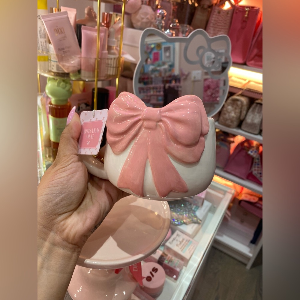 NEW PINK AND WHITE BOW MUG